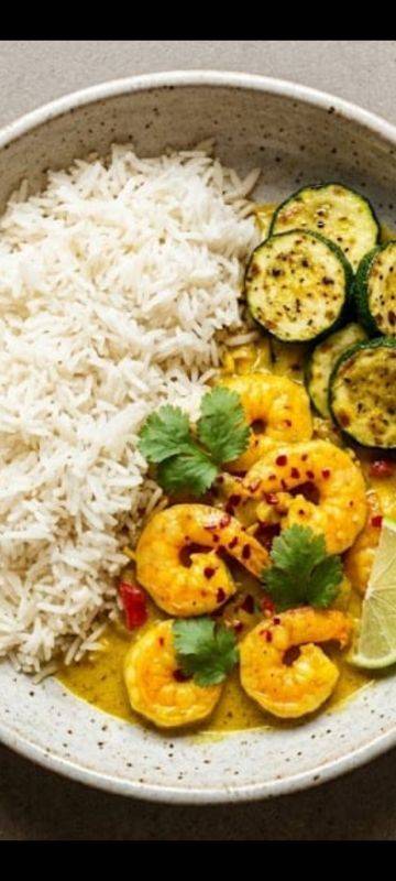 GAMBERETTI AL CURRY CON RISO PILAF E ZUCCHINE