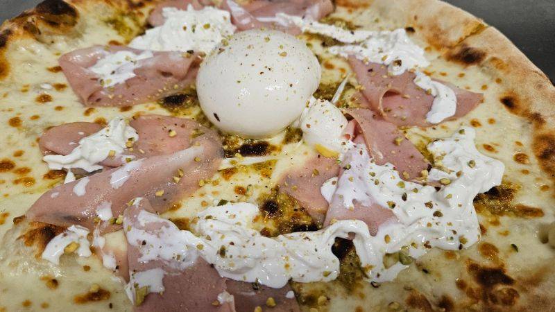 FOCACCIA BURRATINA 150 GR E MORTADELLA