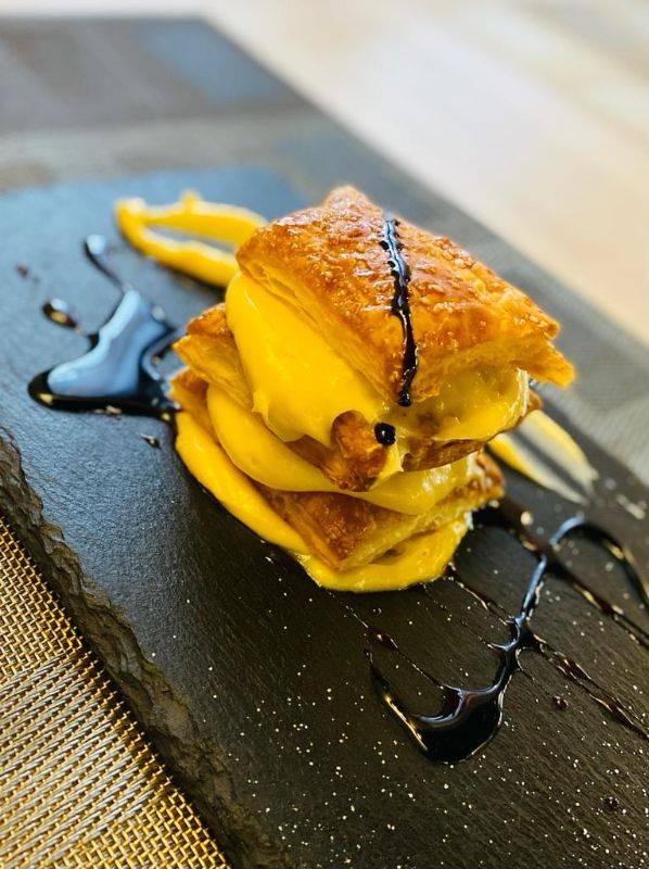 Sfogliata con crema di chiantilly oppure pistacchio della casa